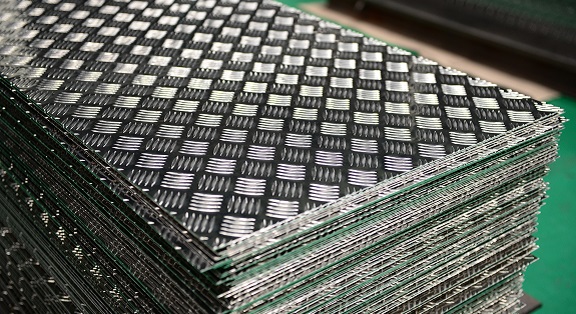 918博天堂鋁業-五條筋花紋鋁板